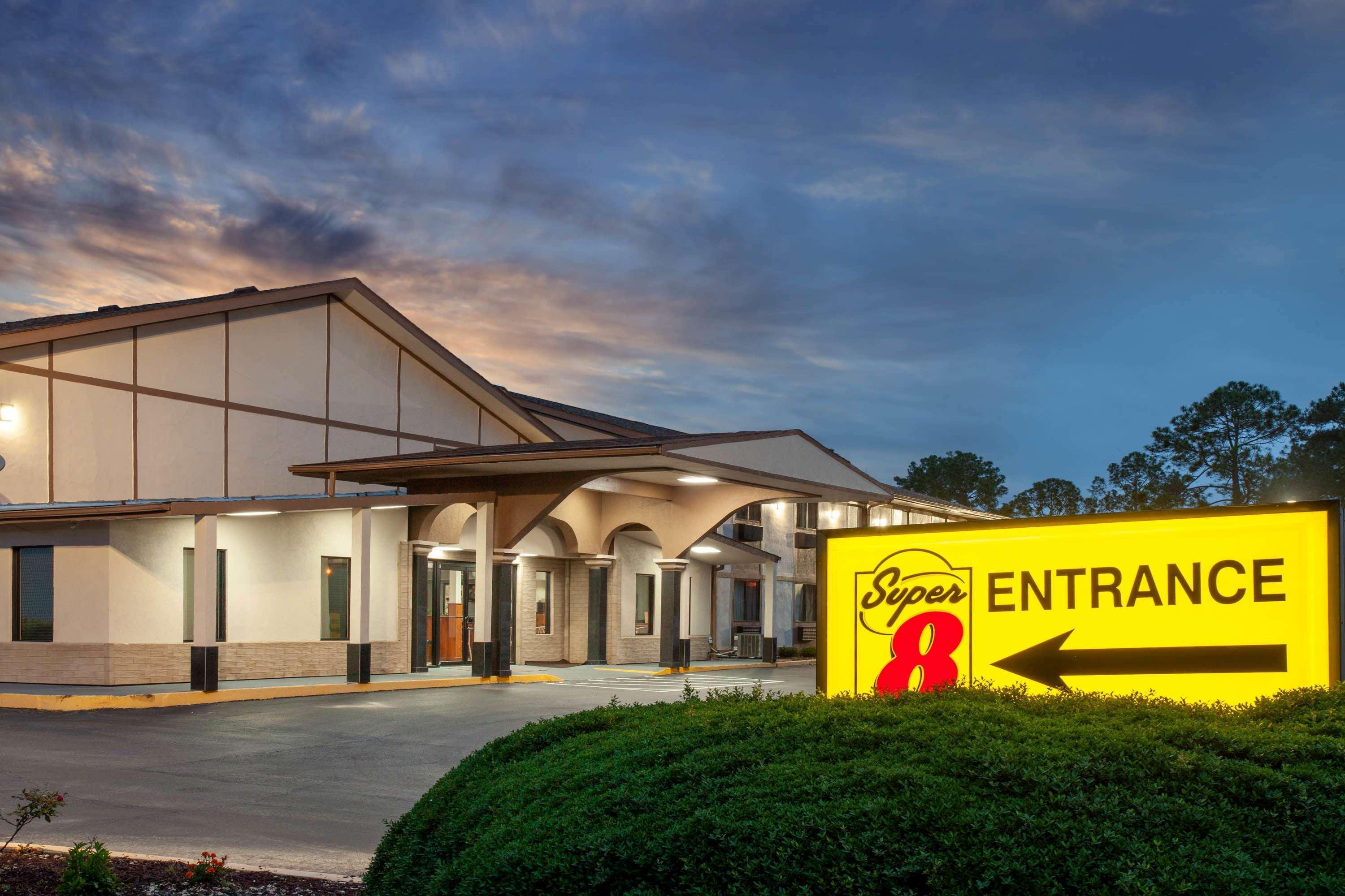 Super 8 By Wyndham Waycross Ga Exterior foto