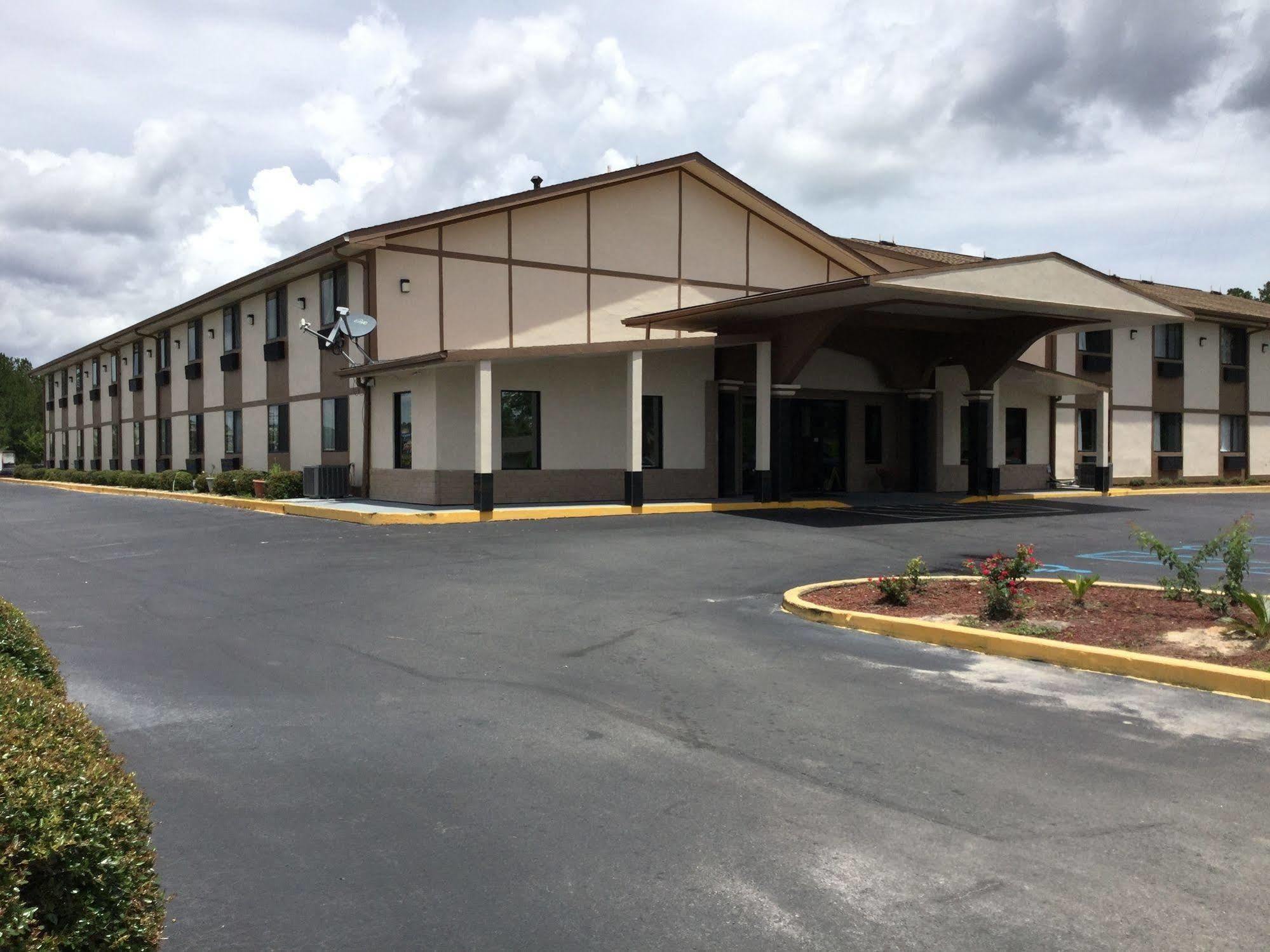 Super 8 By Wyndham Waycross Ga Exterior foto